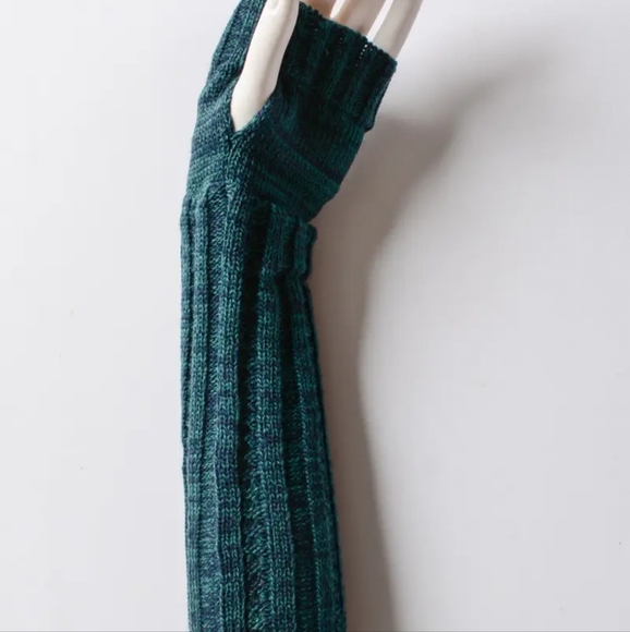Cable knit arm warmers dark green teal, new in packaging - Picture 5 of 7